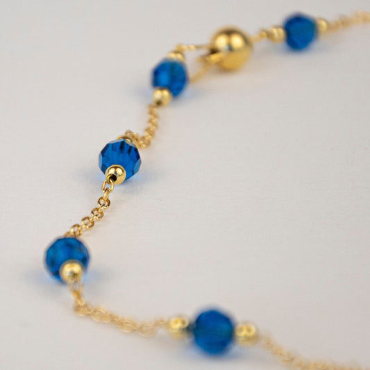 Collier et bracelet Lafève en argent plaqué or avec perles de cristal bleu royal de la collection Facettes